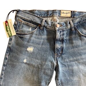 Wrangler Women's Straight Leg Jeans - Light Blue Distressed Denim